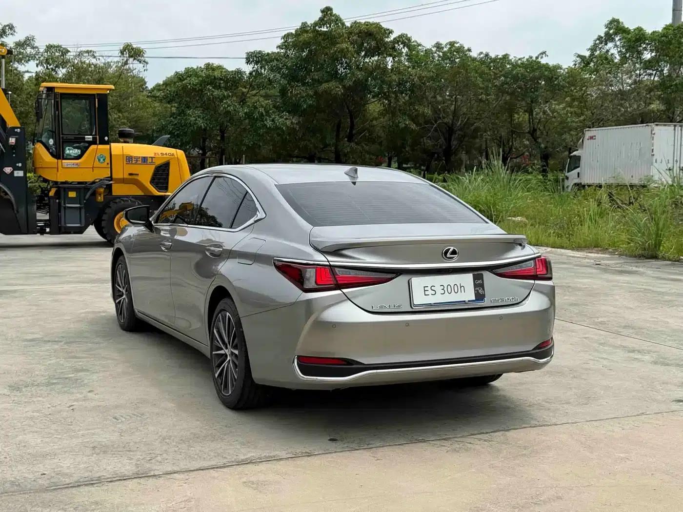 Lexus ES 2022 300h Premium Edition — миниатюра 7