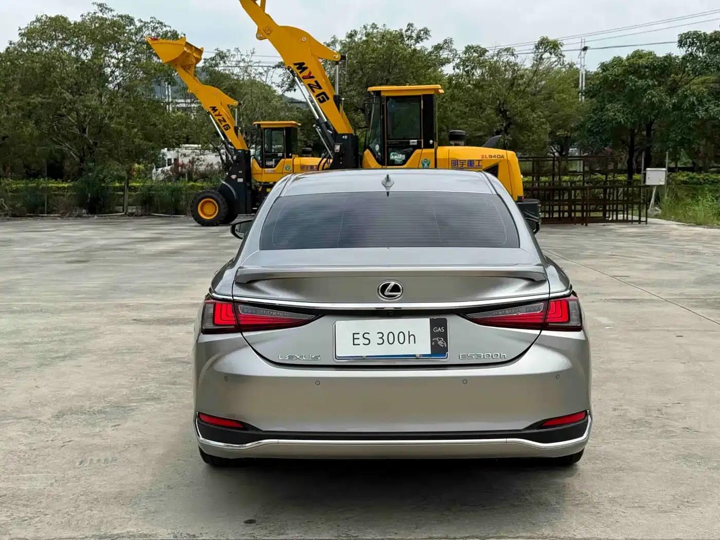 Lexus ES 2022 300h Premium Edition — миниатюра 8