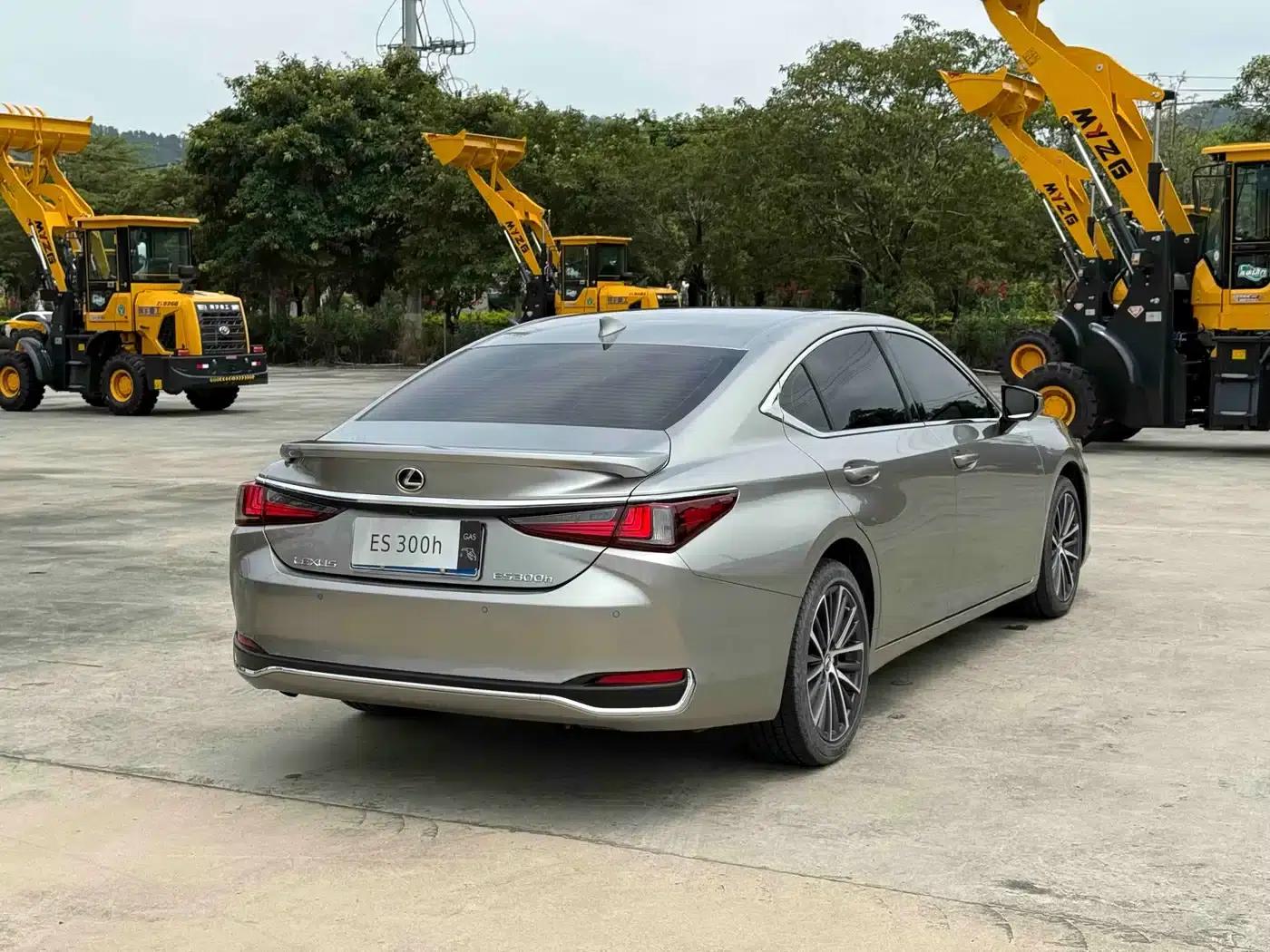 Lexus ES 2022 300h Premium Edition — миниатюра 9
