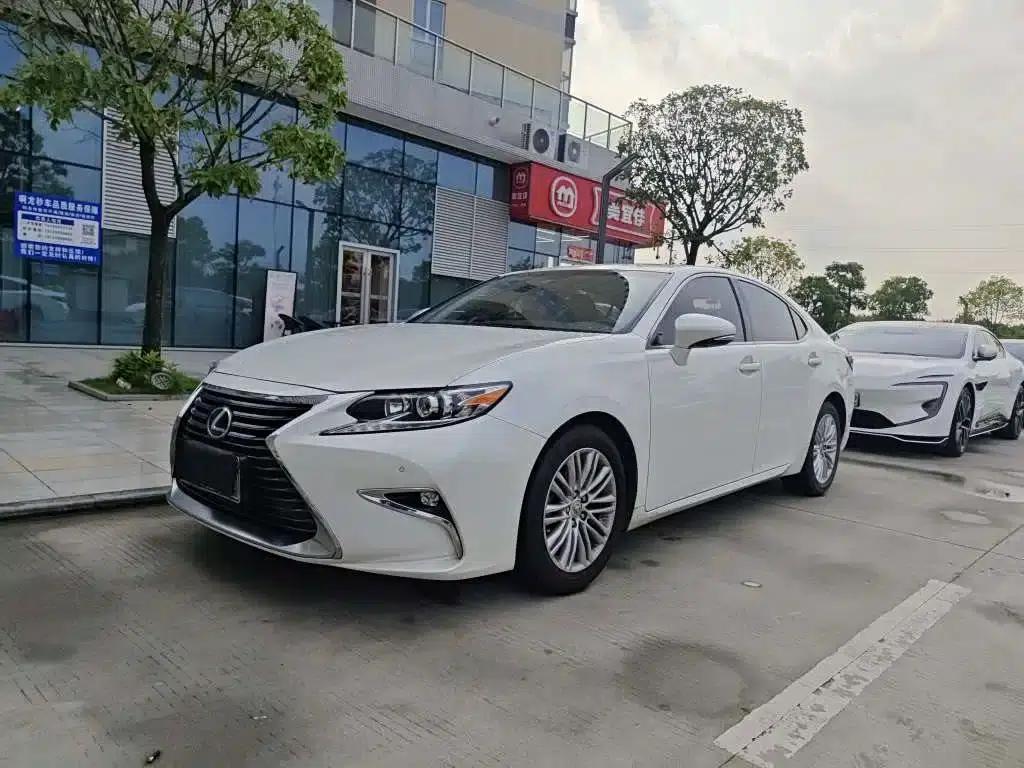 Lexus ES 2015 200 Elite Edition — миниатюра 1