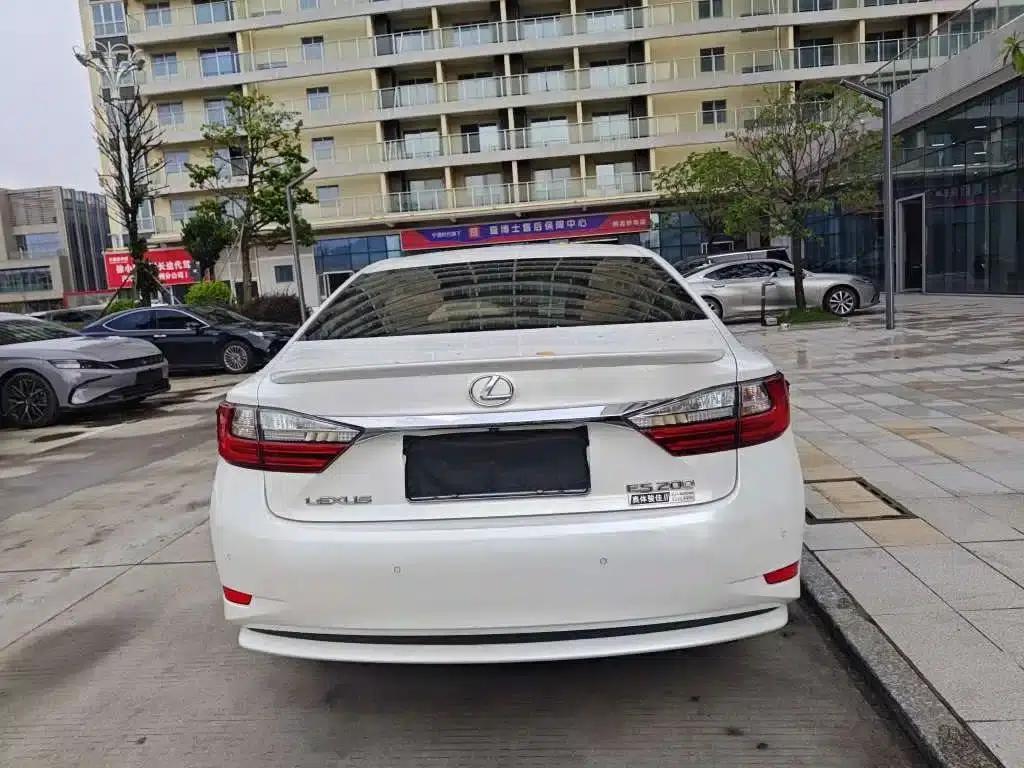 Lexus ES 2015 200 Elite Edition — миниатюра 4
