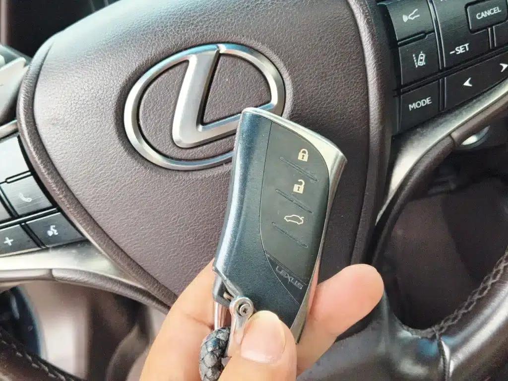 Lexus ES 2020 300h Premium Edition — миниатюра 12