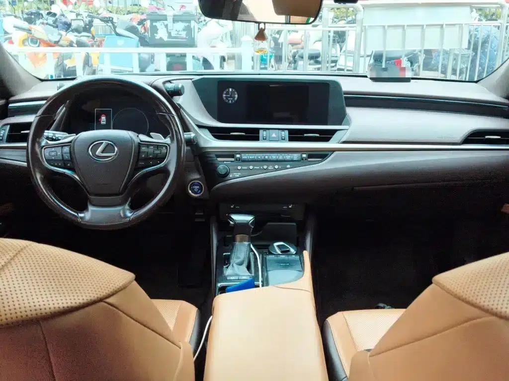 Lexus ES 2020 300h Premium Edition — миниатюра 13