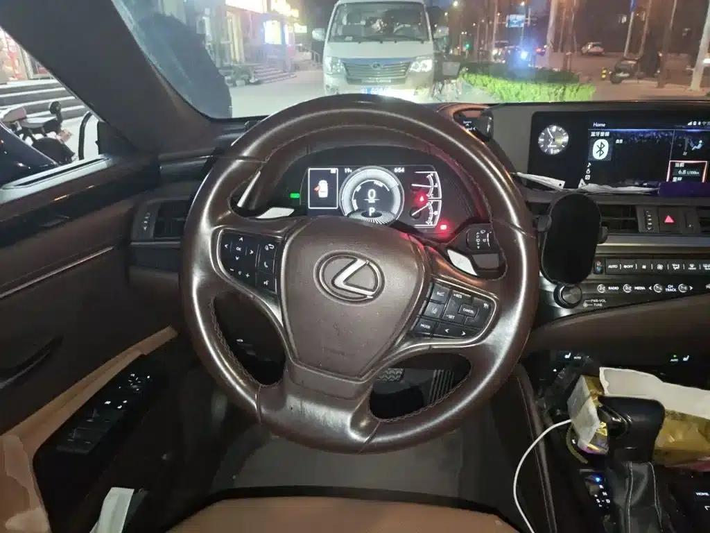 Lexus ES 2018 300h Premium Edition (China VI Emission Standard) — миниатюра 3