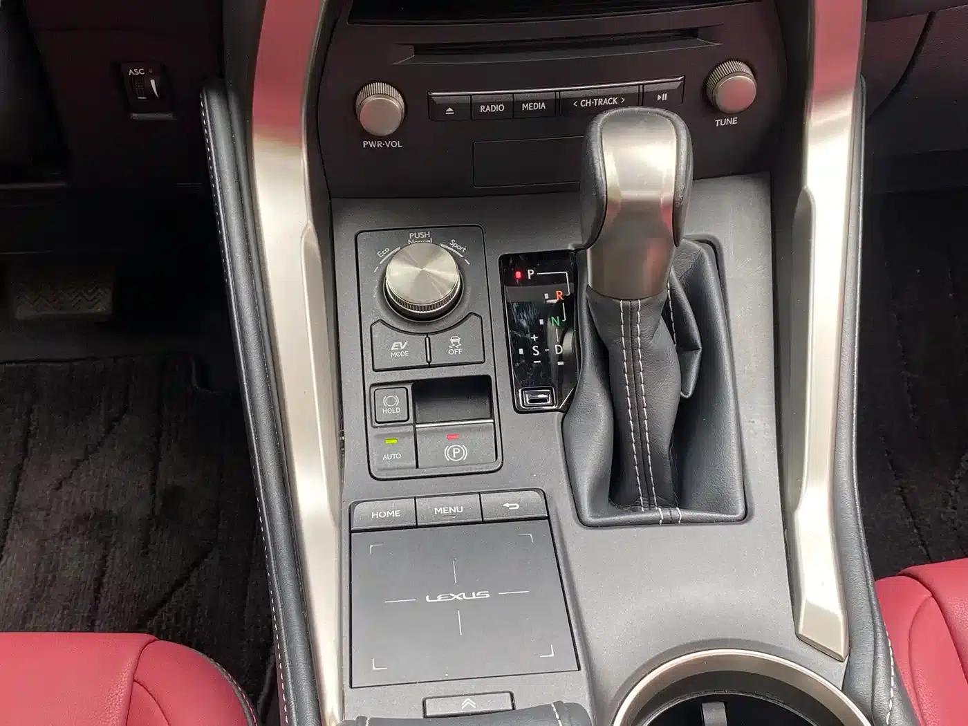 Lexus NX 2020 300h FWD Sport Edition (China VI Emission Standard) — миниатюра 13