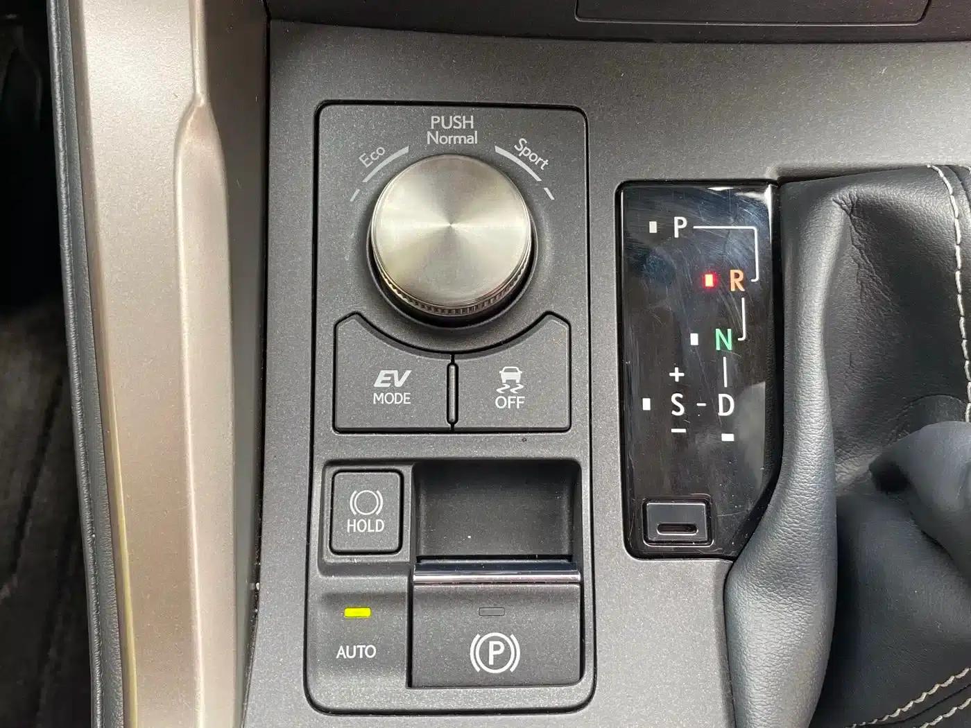 Lexus NX 2020 300h FWD Sport Edition (China VI Emission Standard) — миниатюра 23