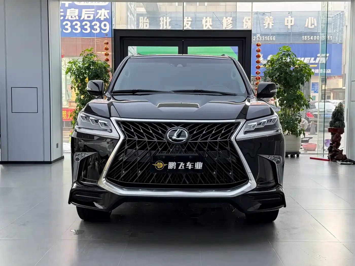 2017 Lexus LX 570 Premium Luxury Edition — миниатюра 2