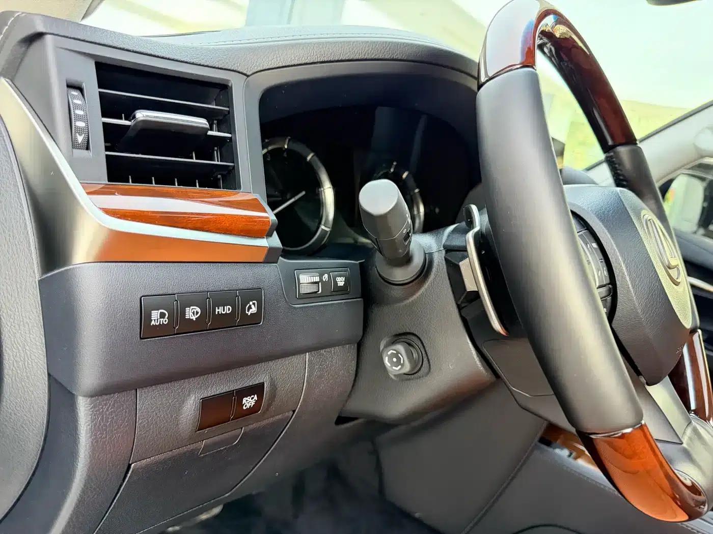2017 Lexus LX 570 Premium Luxury Edition — миниатюра 12