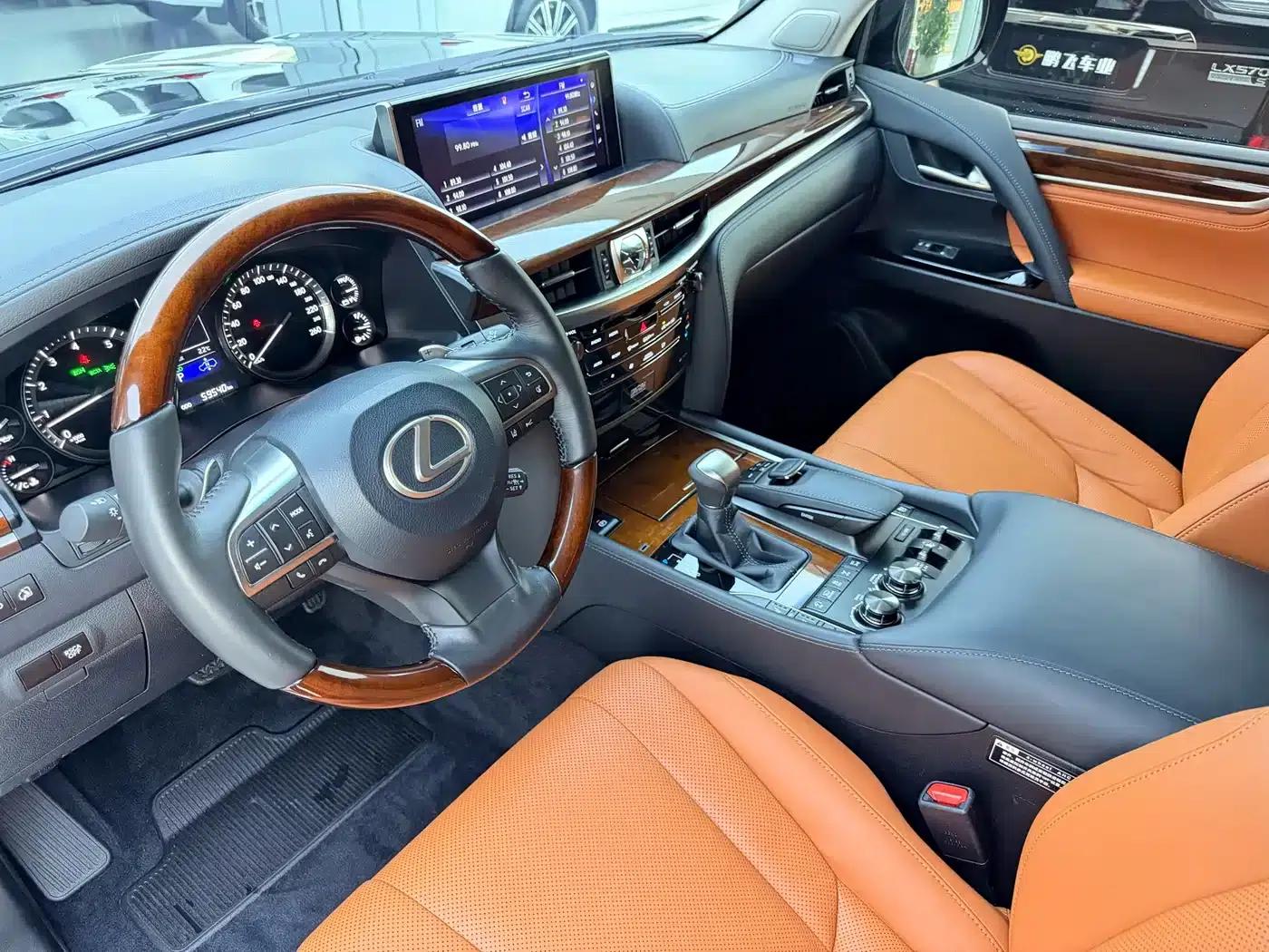 2017 Lexus LX 570 Premium Luxury Edition — миниатюра 13