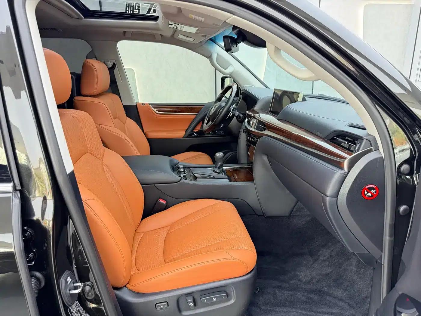 2017 Lexus LX 570 Premium Luxury Edition — миниатюра 16