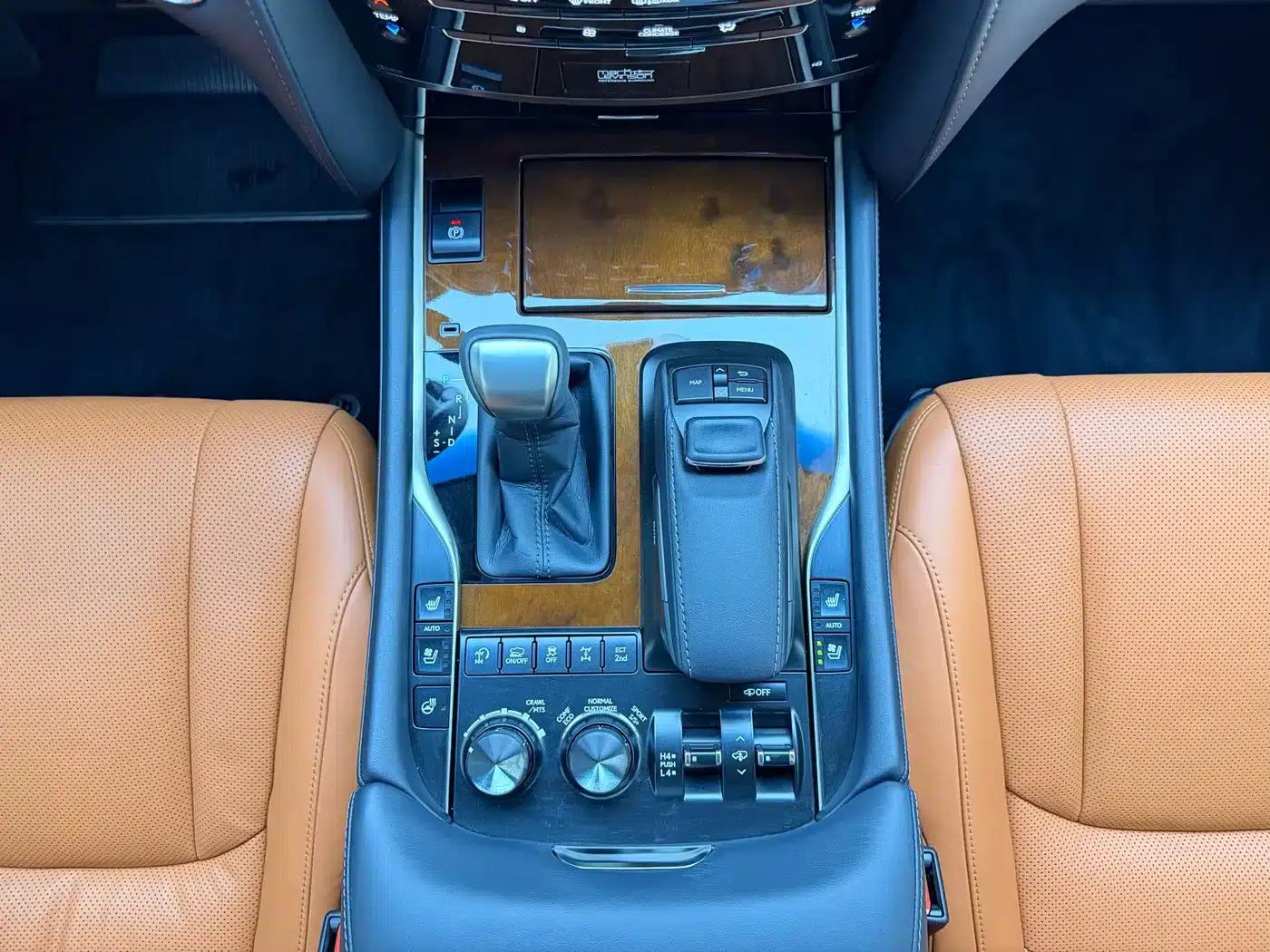 2017 Lexus LX 570 Premium Luxury Edition — миниатюра 19