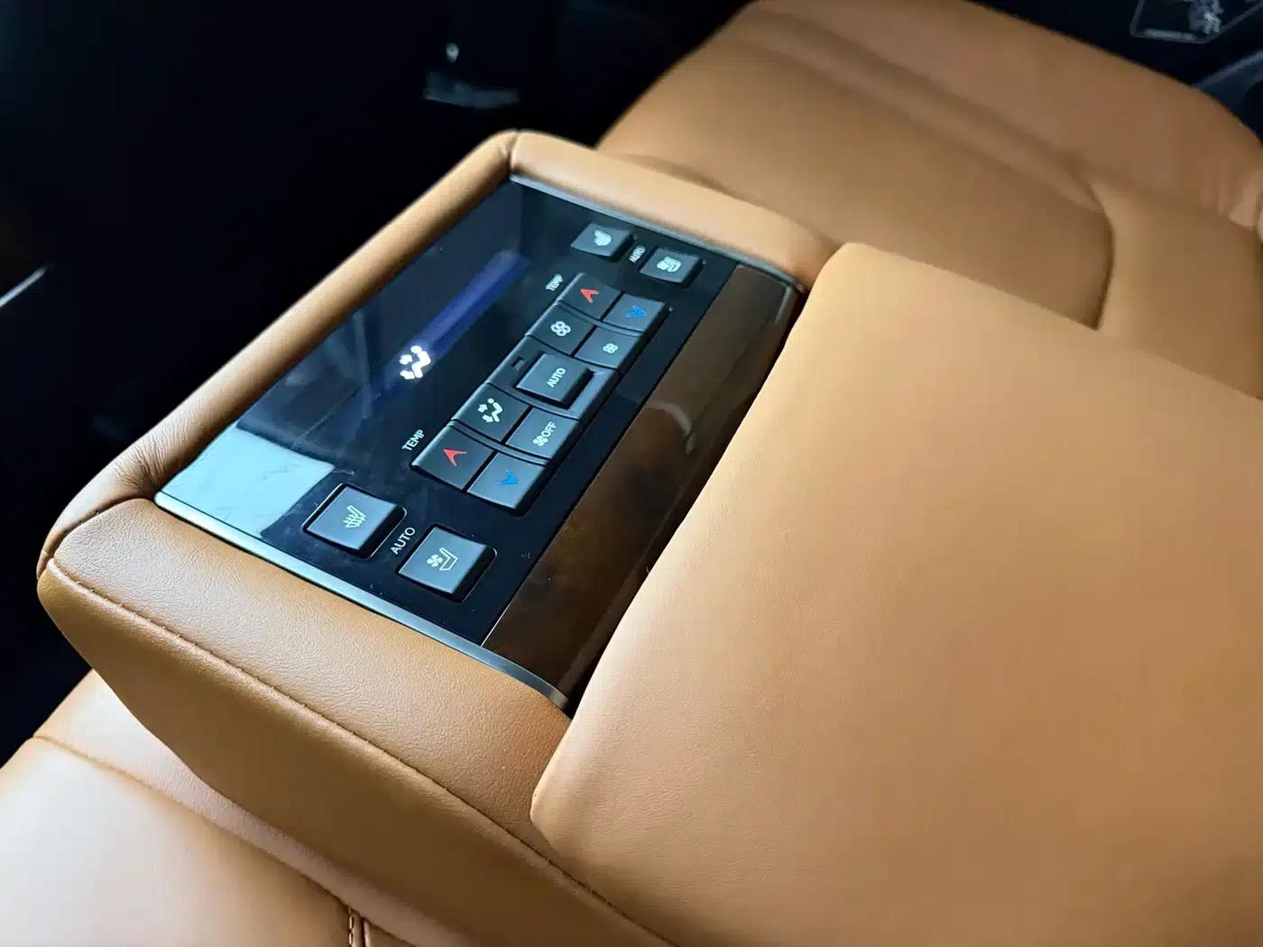 2017 Lexus LX 570 Premium Luxury Edition — миниатюра 20