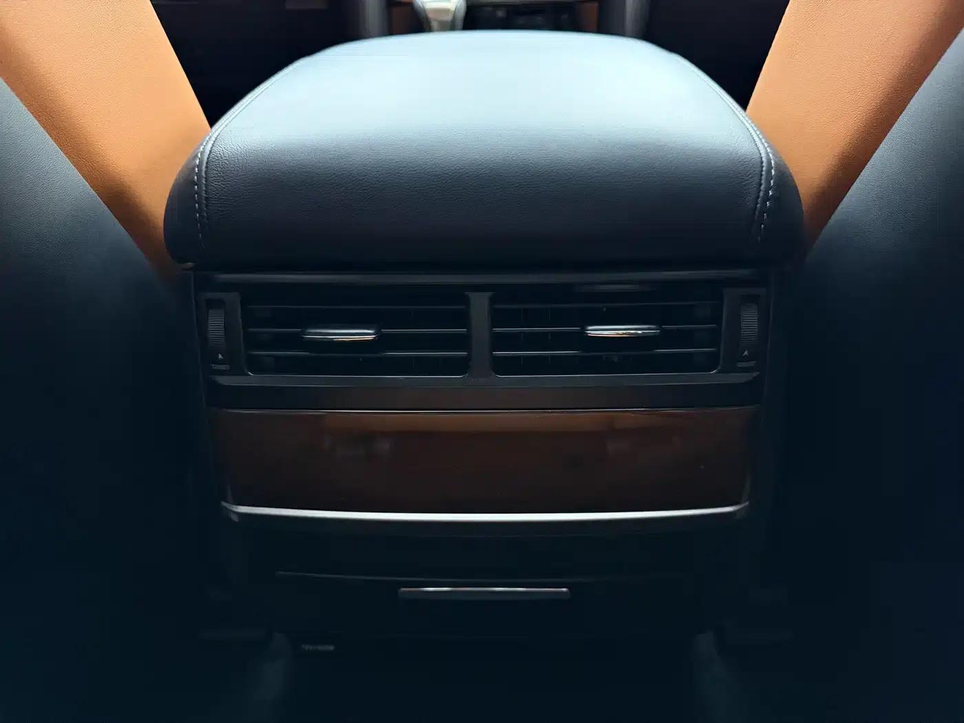2017 Lexus LX 570 Premium Luxury Edition — миниатюра 21