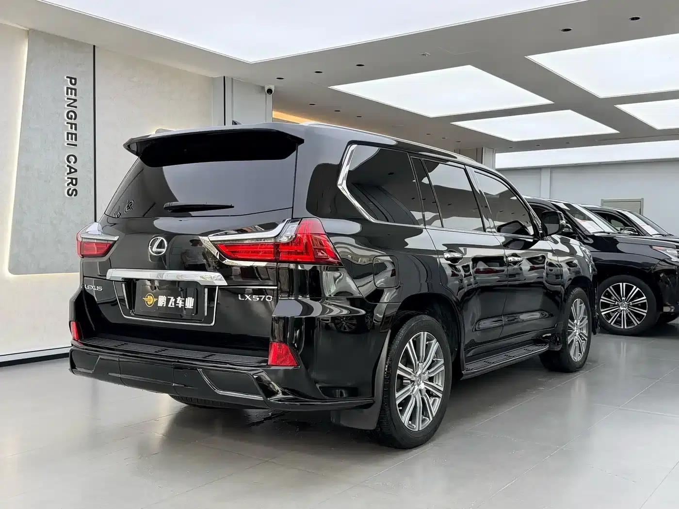 2017 Lexus LX 570 Premium Luxury Edition — миниатюра 22