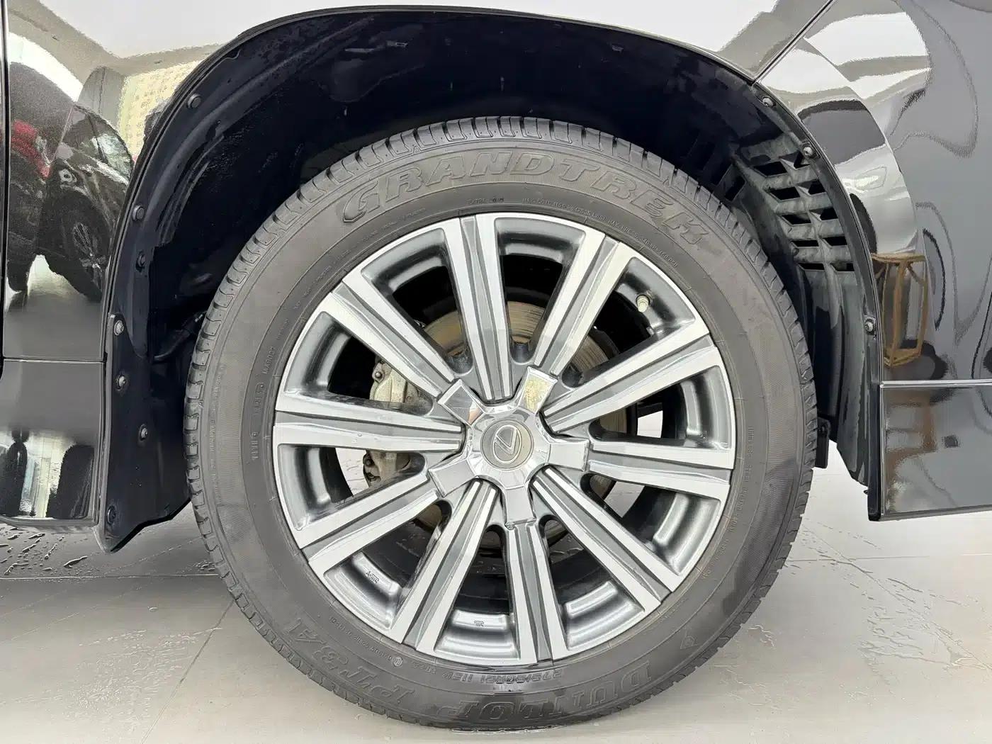 2017 Lexus LX 570 Premium Luxury Edition — миниатюра 24