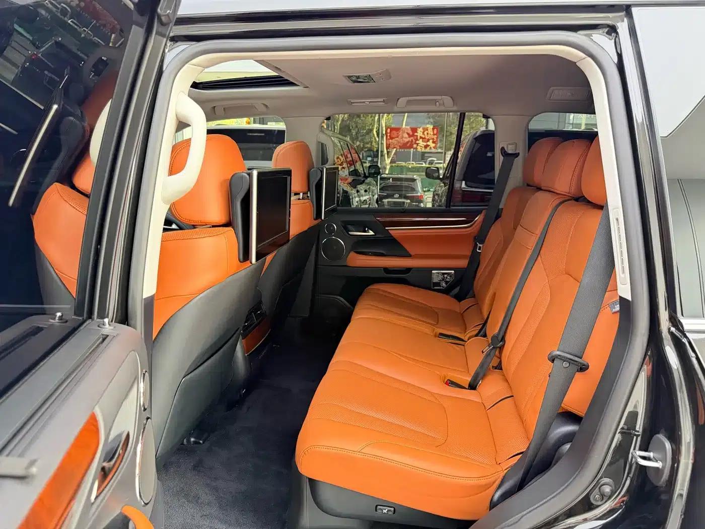2017 Lexus LX 570 Premium Luxury Edition — миниатюра 5