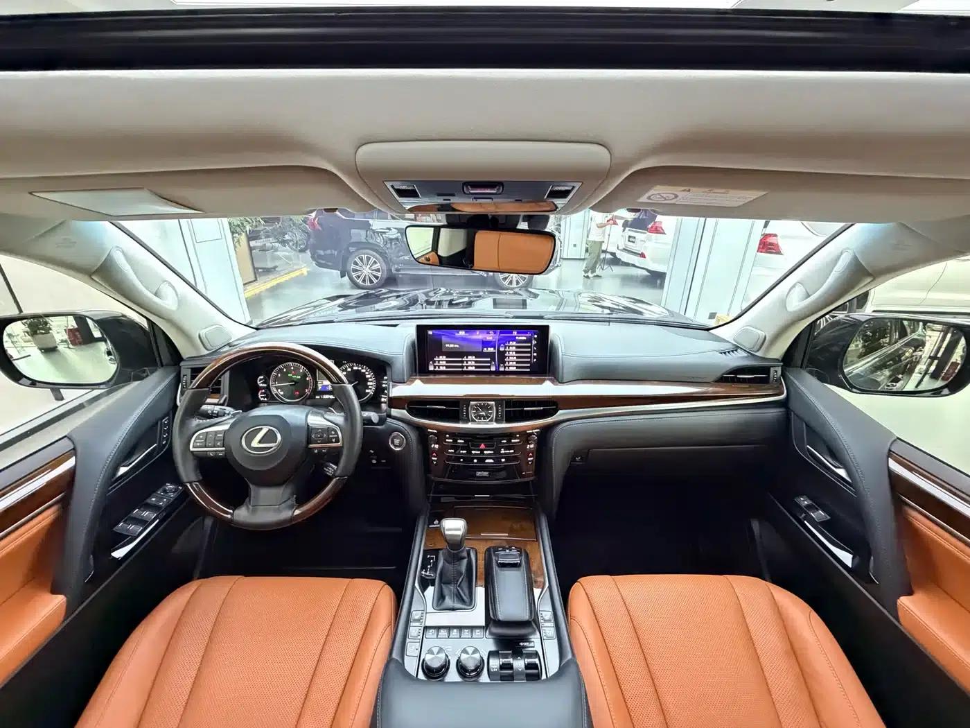 2017 Lexus LX 570 Premium Luxury Edition — миниатюра 6