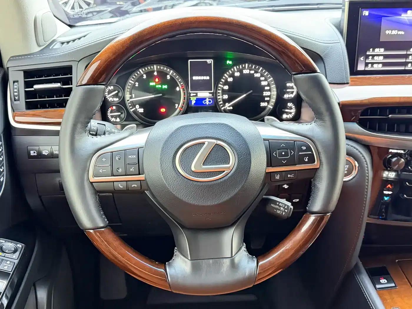 2017 Lexus LX 570 Premium Luxury Edition — миниатюра 7