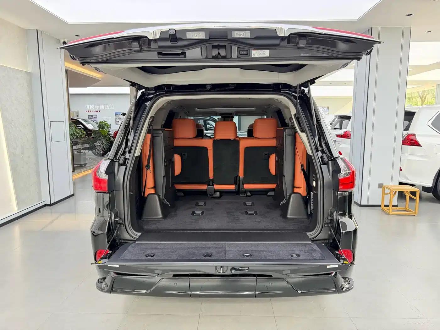 2017 Lexus LX 570 Premium Luxury Edition — миниатюра 9