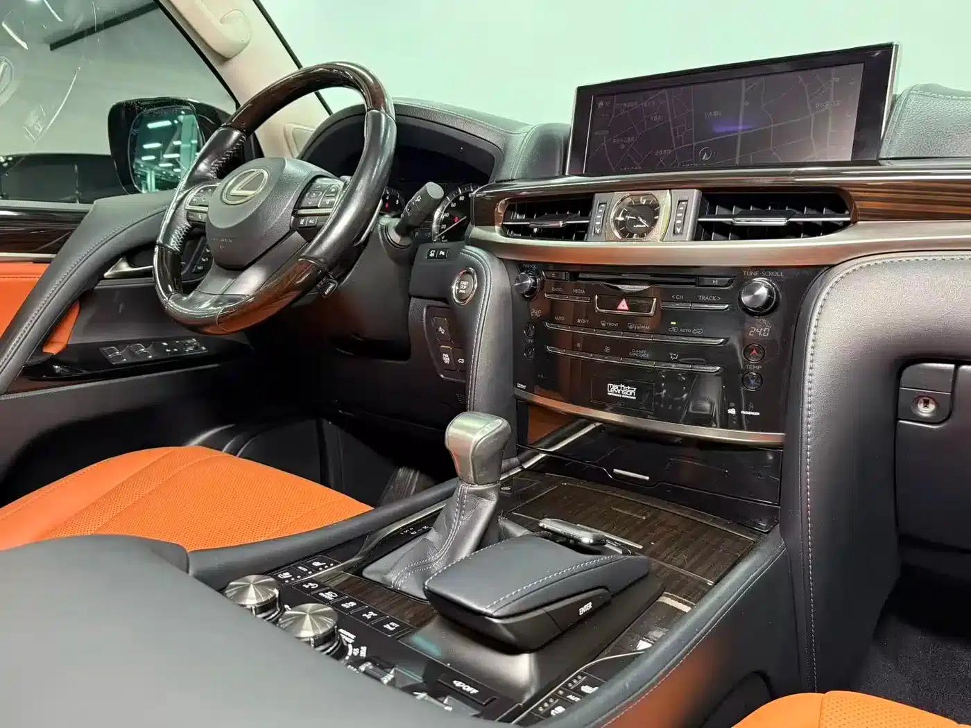 2016 Lexus LX 570 Premium Luxury Edition — миниатюра 12