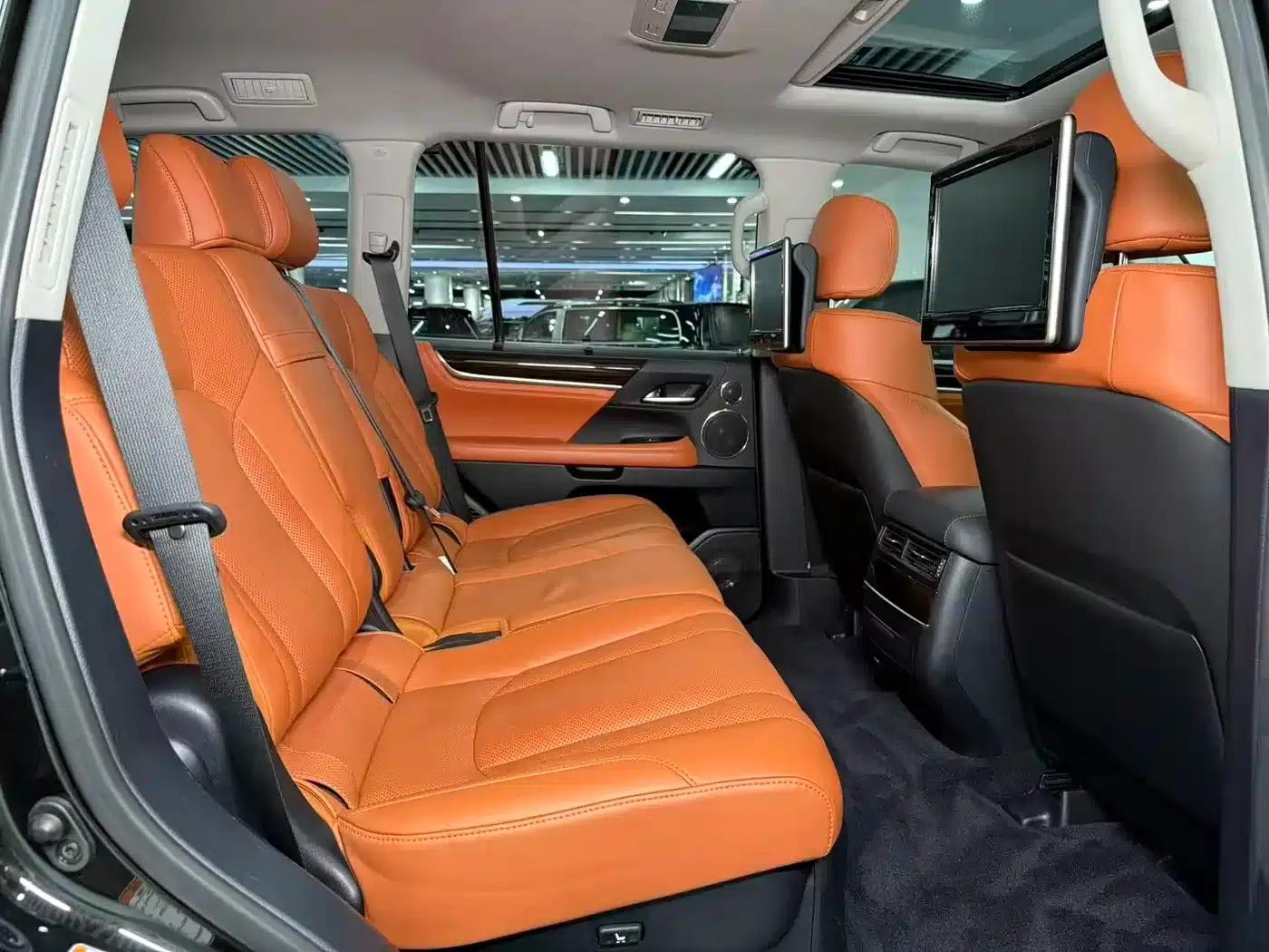 2016 Lexus LX 570 Premium Luxury Edition — миниатюра 13