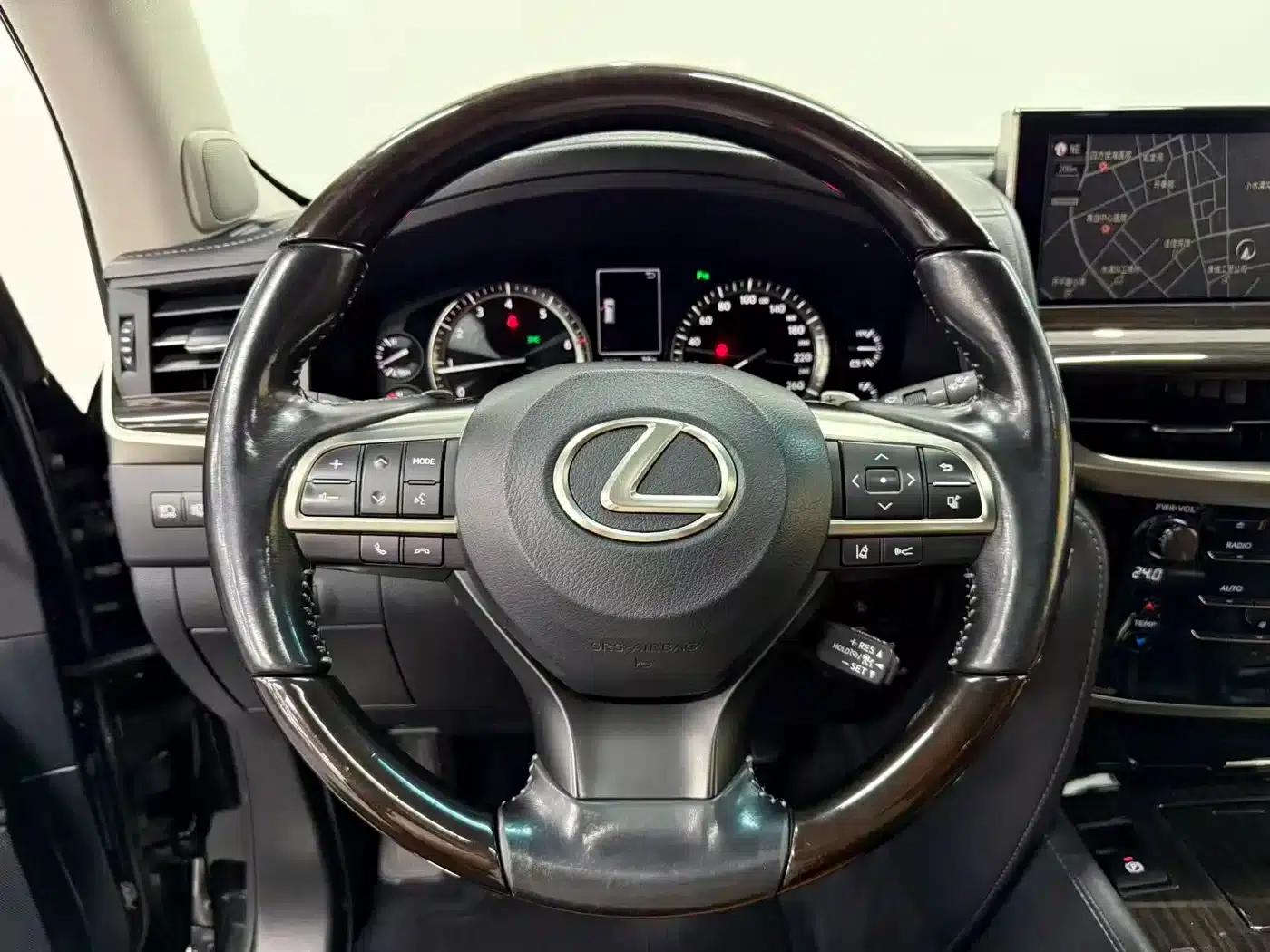 2016 Lexus LX 570 Premium Luxury Edition — миниатюра 18
