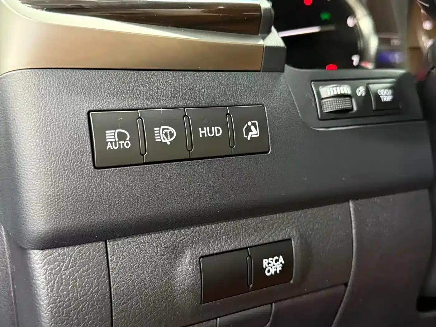 2016 Lexus LX 570 Premium Luxury Edition — миниатюра 20