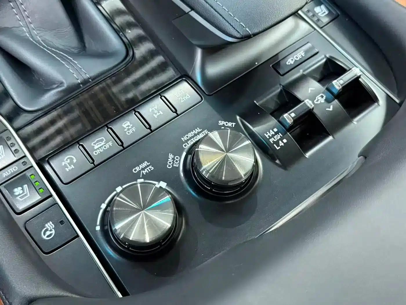 2016 Lexus LX 570 Premium Luxury Edition — миниатюра 21