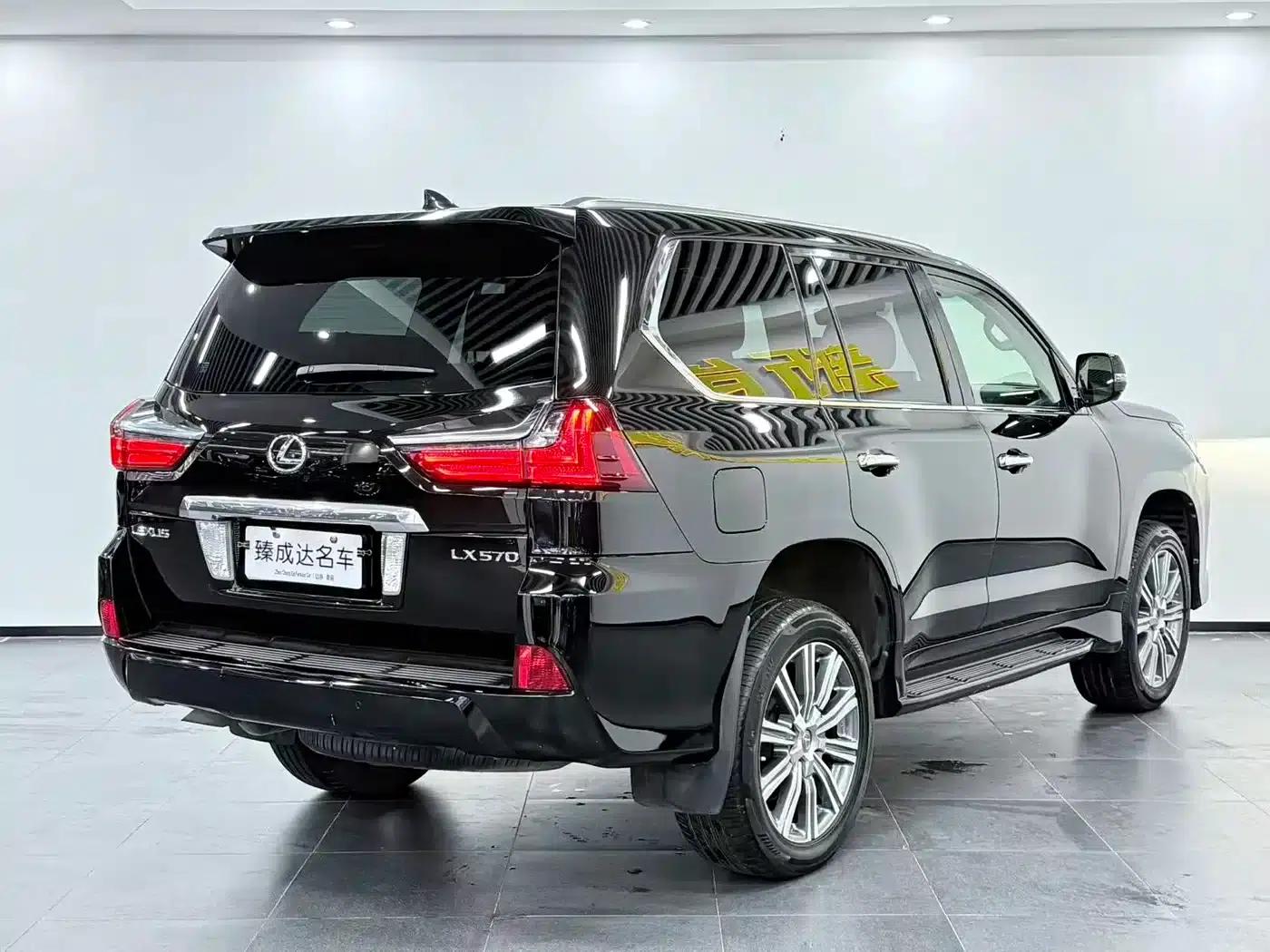 2016 Lexus LX 570 Premium Luxury Edition — миниатюра 5