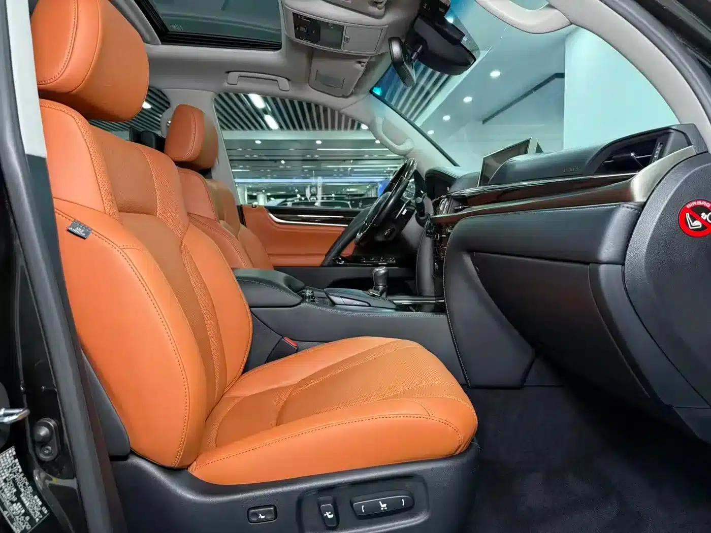 2016 Lexus LX 570 Premium Luxury Edition — миниатюра 9