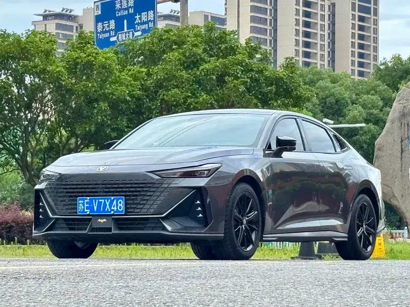 Changan UNI-V 2022 1.5T Premium Edition — миниатюра 1