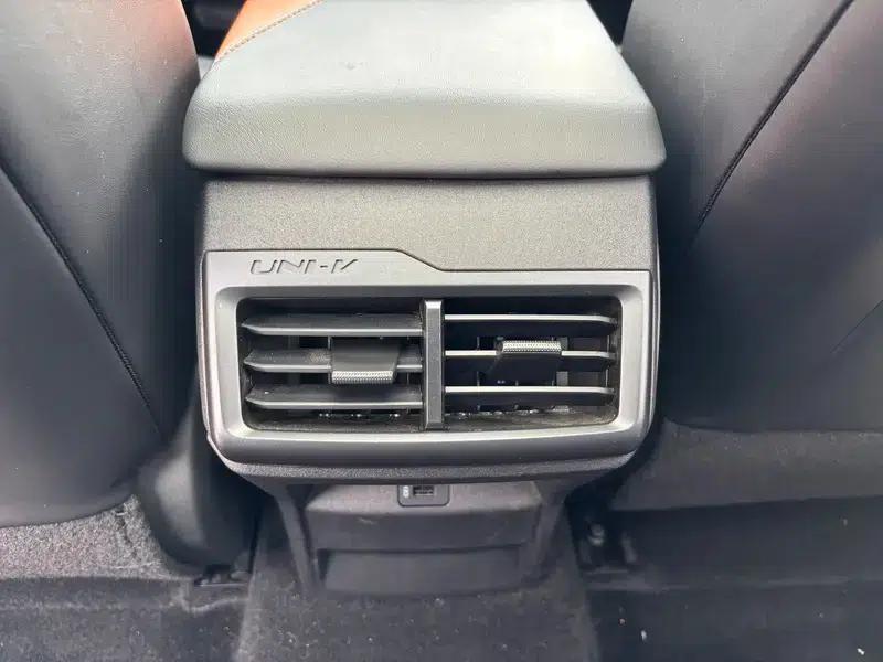 Changan UNI-V 2022 1.5T Premium Edition — миниатюра 10