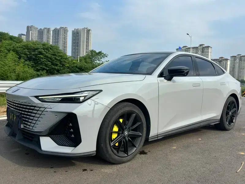 Changan UNI-V 2022 1.5T Premium Edition — миниатюра 1