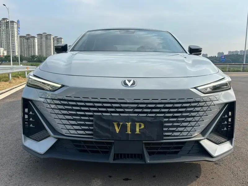 Changan UNI-V 2022 1.5T Premium Edition — миниатюра 2