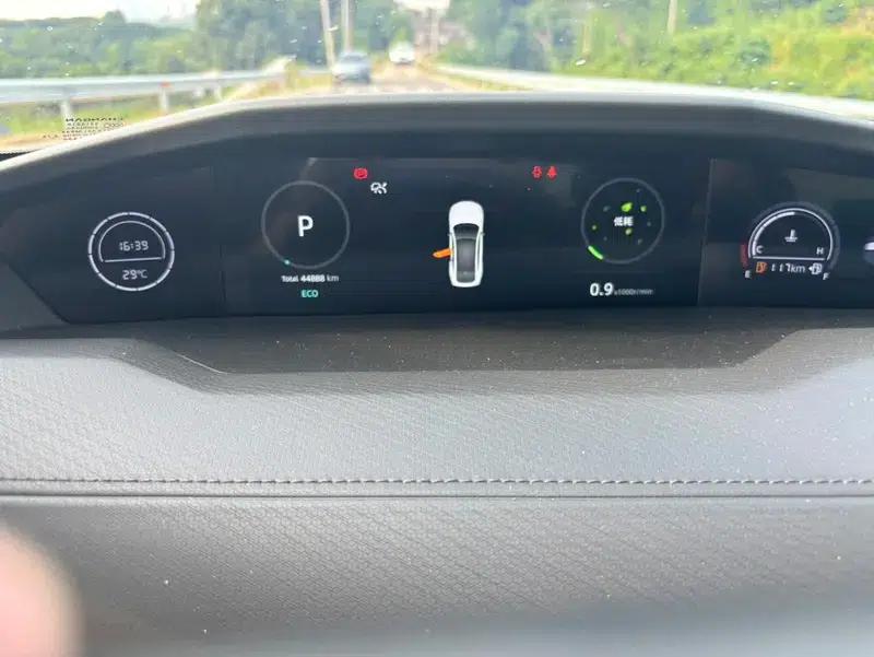 Changan UNI-V 2022 1.5T Premium Edition — миниатюра 13