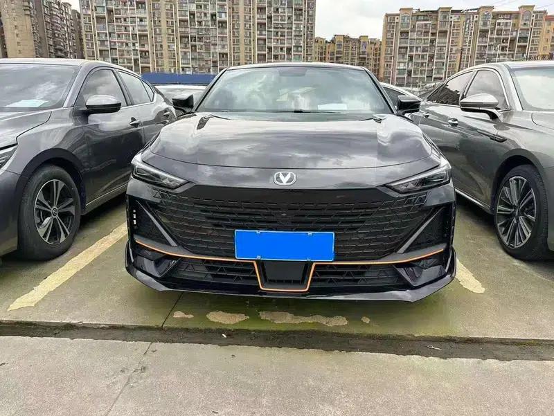 Changan UNI-V 2023 1.5T Sport Edition — миниатюра 2