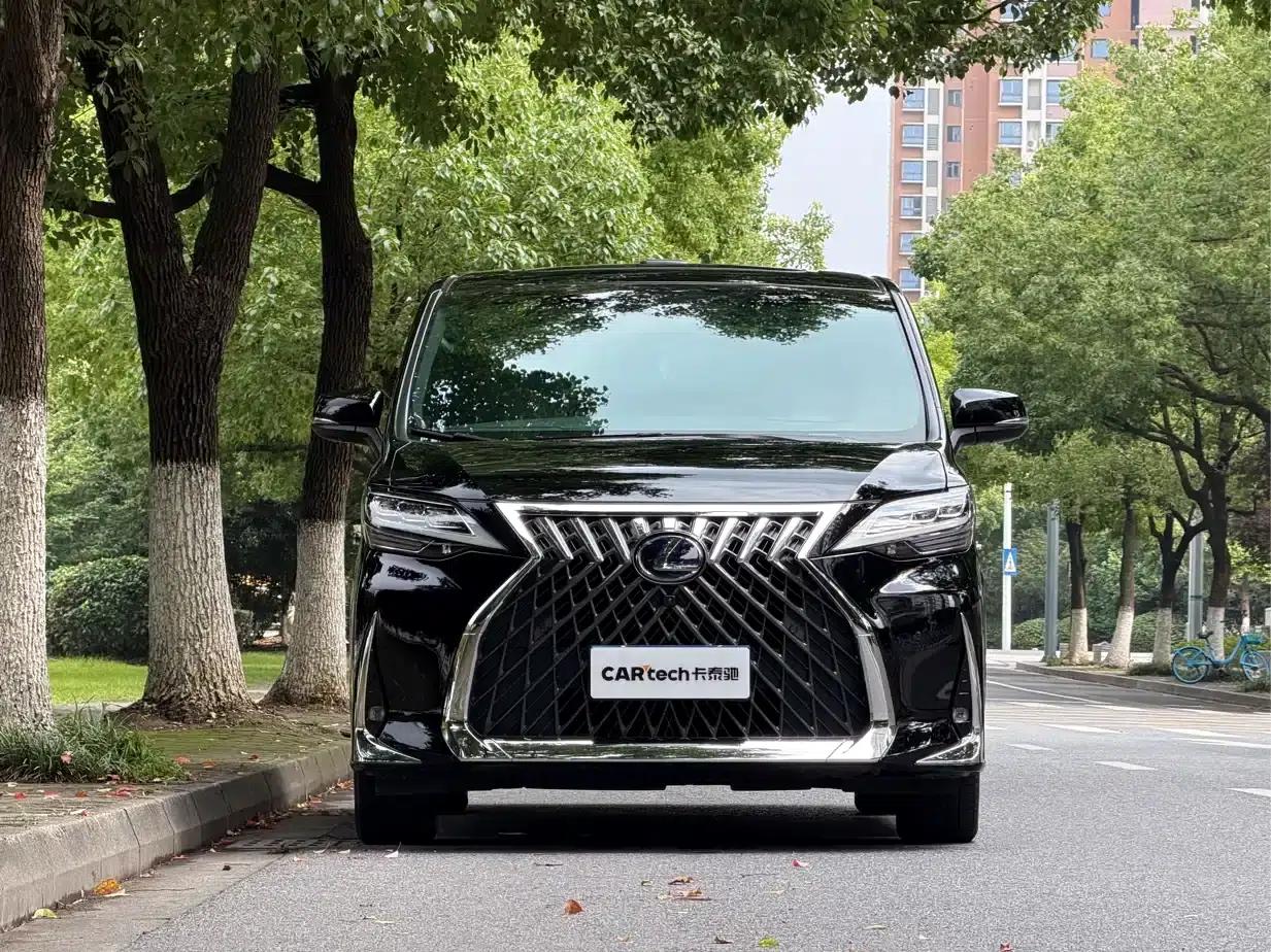 Lexus LM 2020 300h Four-Seat Executive Edition — миниатюра 2