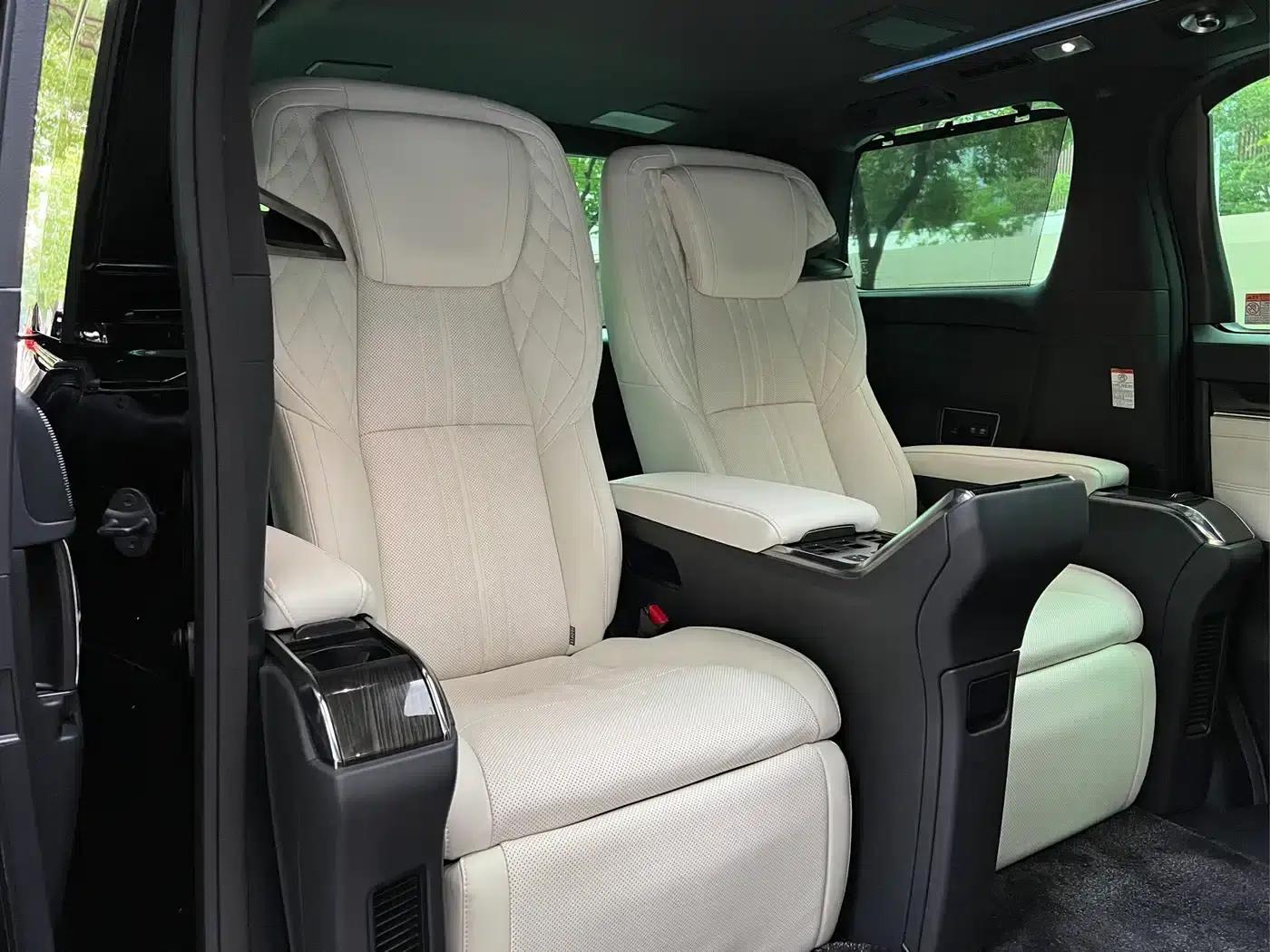 Lexus LM 2020 300h Four-Seat Executive Edition — миниатюра 13