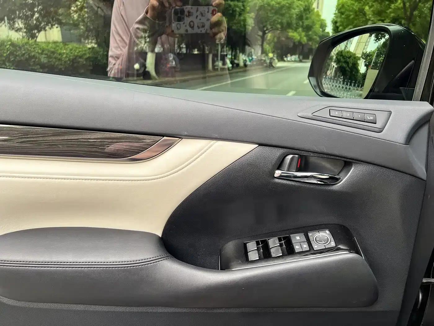 Lexus LM 2020 300h Four-Seat Executive Edition — миниатюра 14