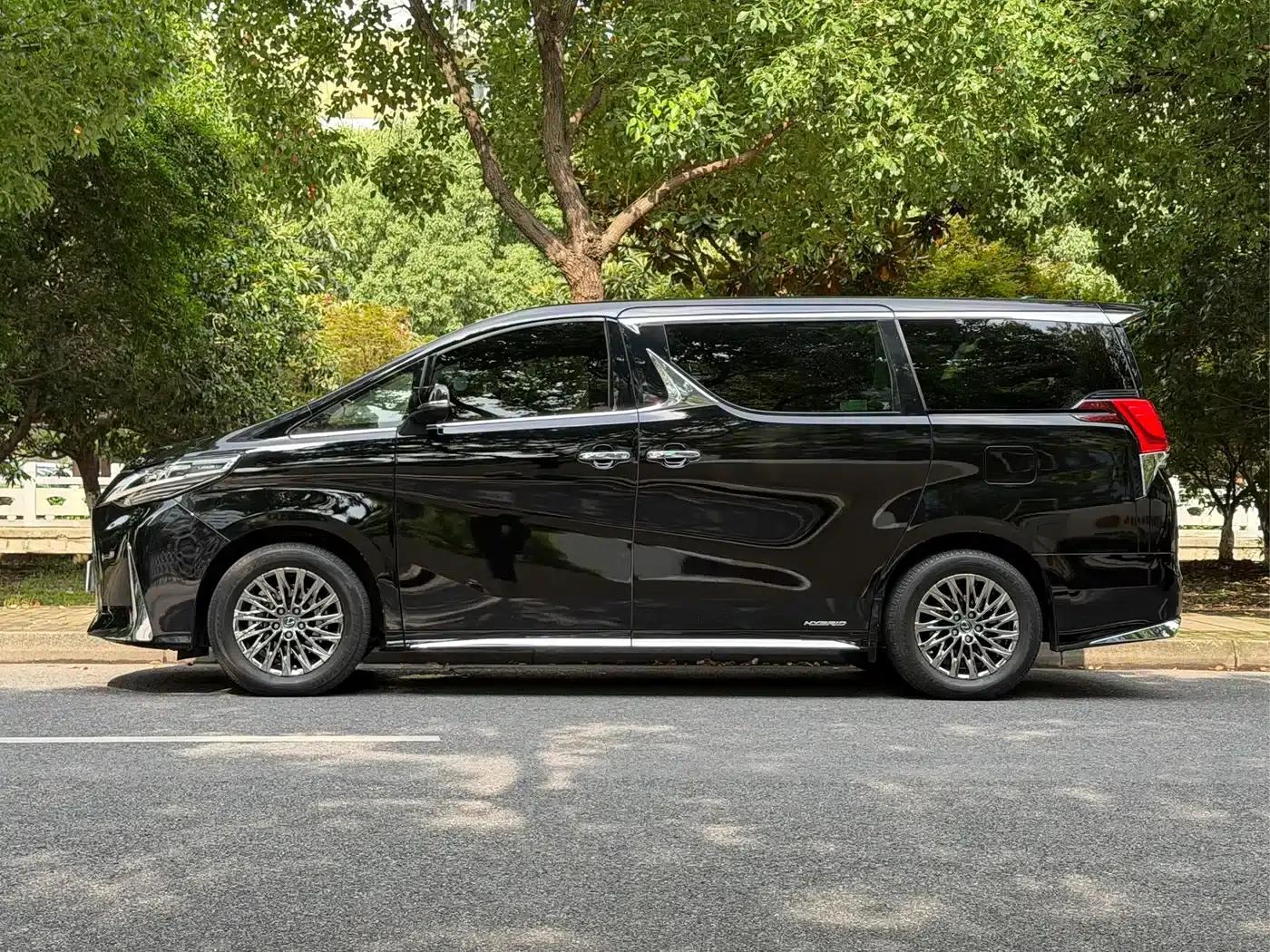 Lexus LM 2020 300h Four-Seat Executive Edition — миниатюра 7