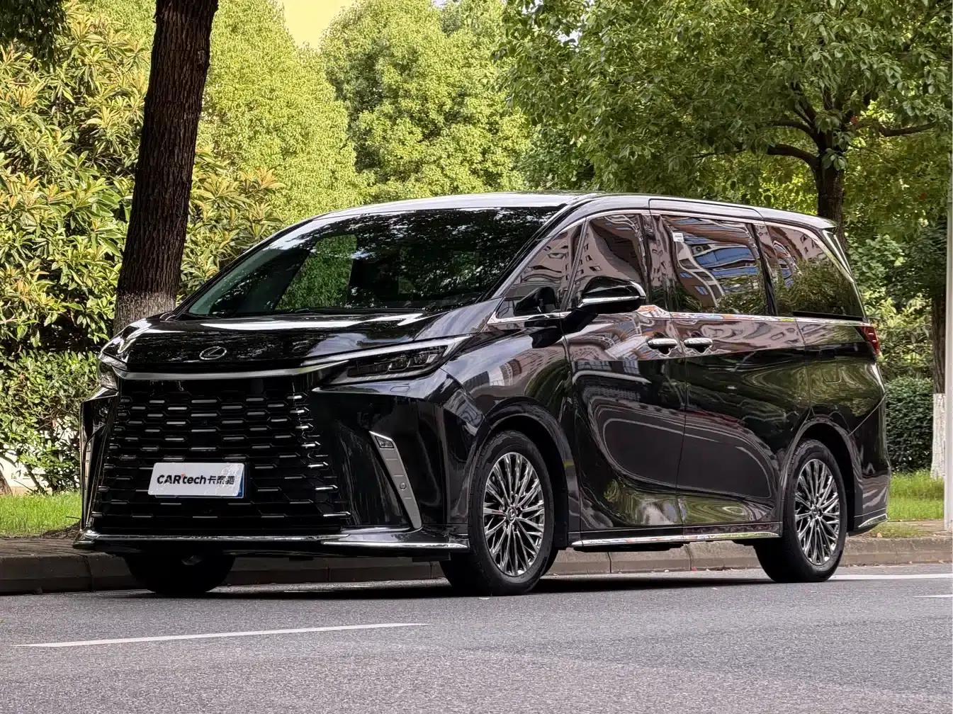 Lexus LM 2023 500h Six-Seat Premium Edition — миниатюра 1