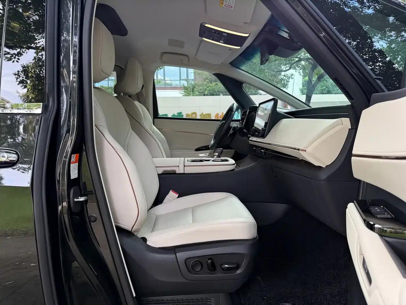 Lexus LM 2023 500h Six-Seat Premium Edition — миниатюра 12