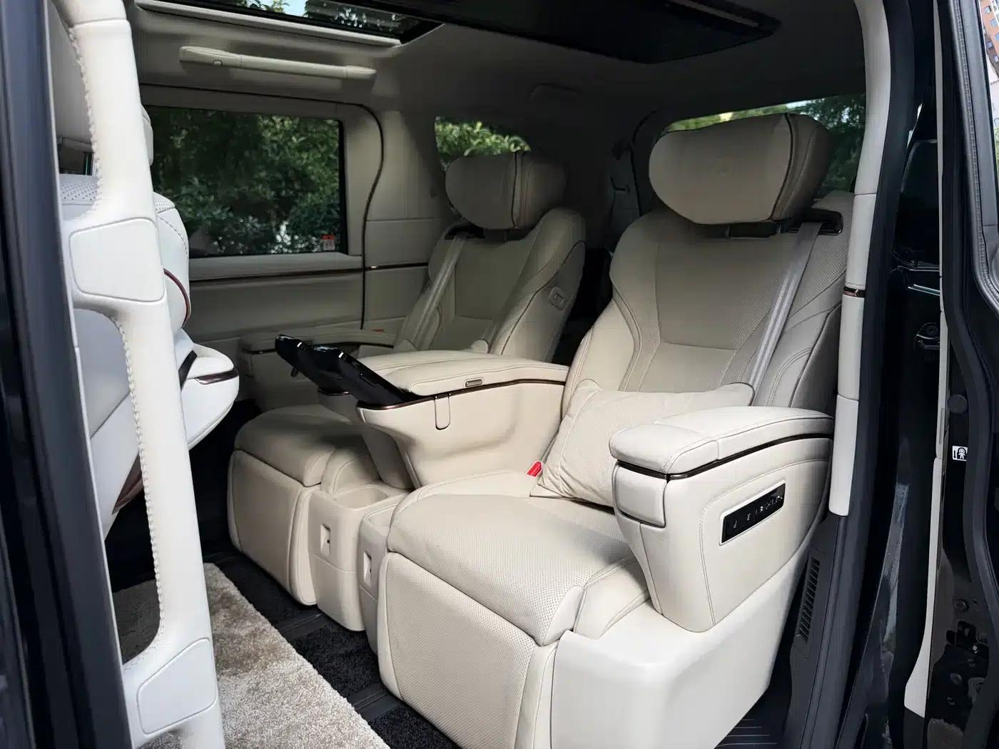 Lexus LM 2023 500h Six-Seat Premium Edition — миниатюра 13
