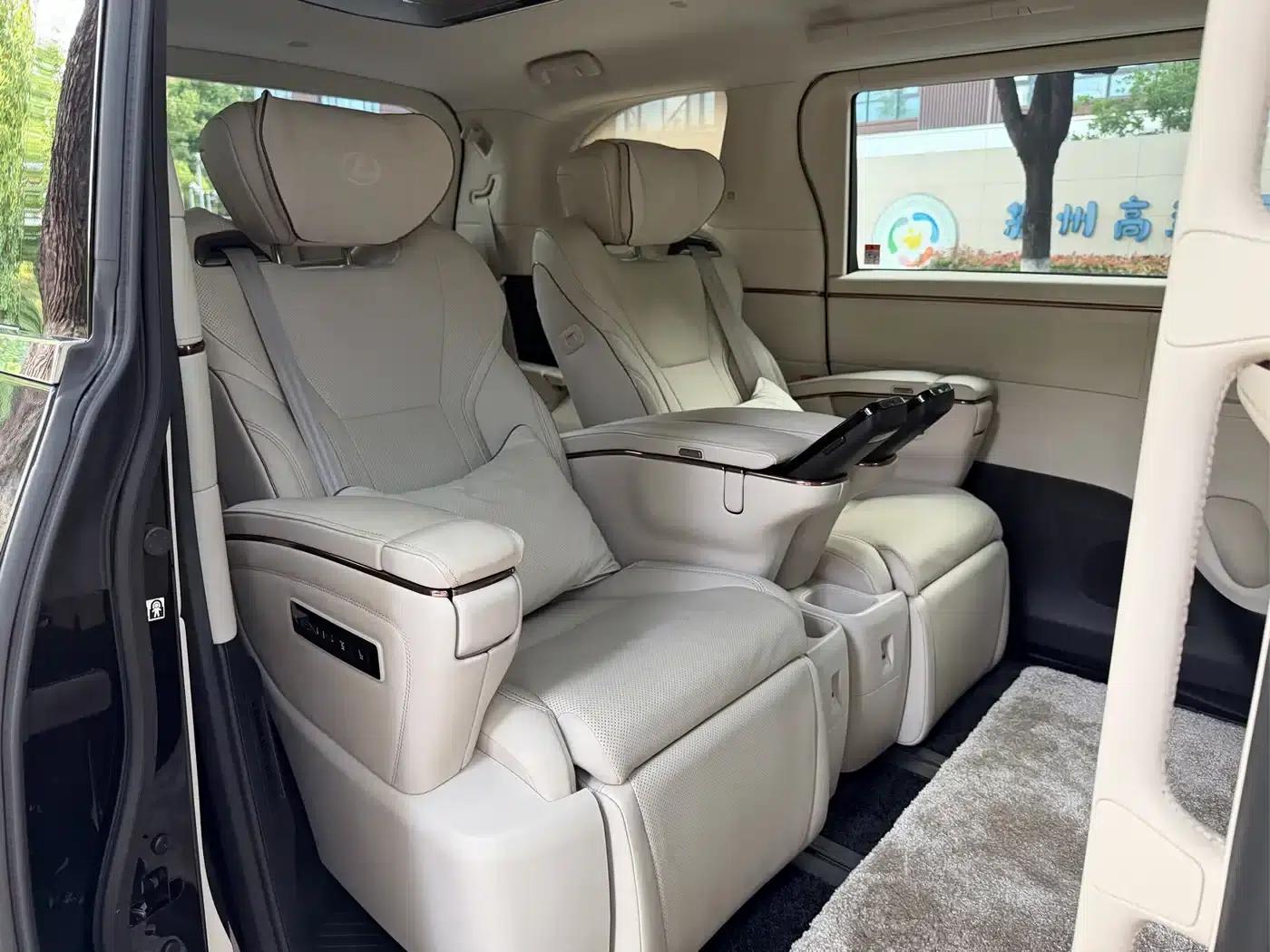 Lexus LM 2023 500h Six-Seat Premium Edition — миниатюра 14