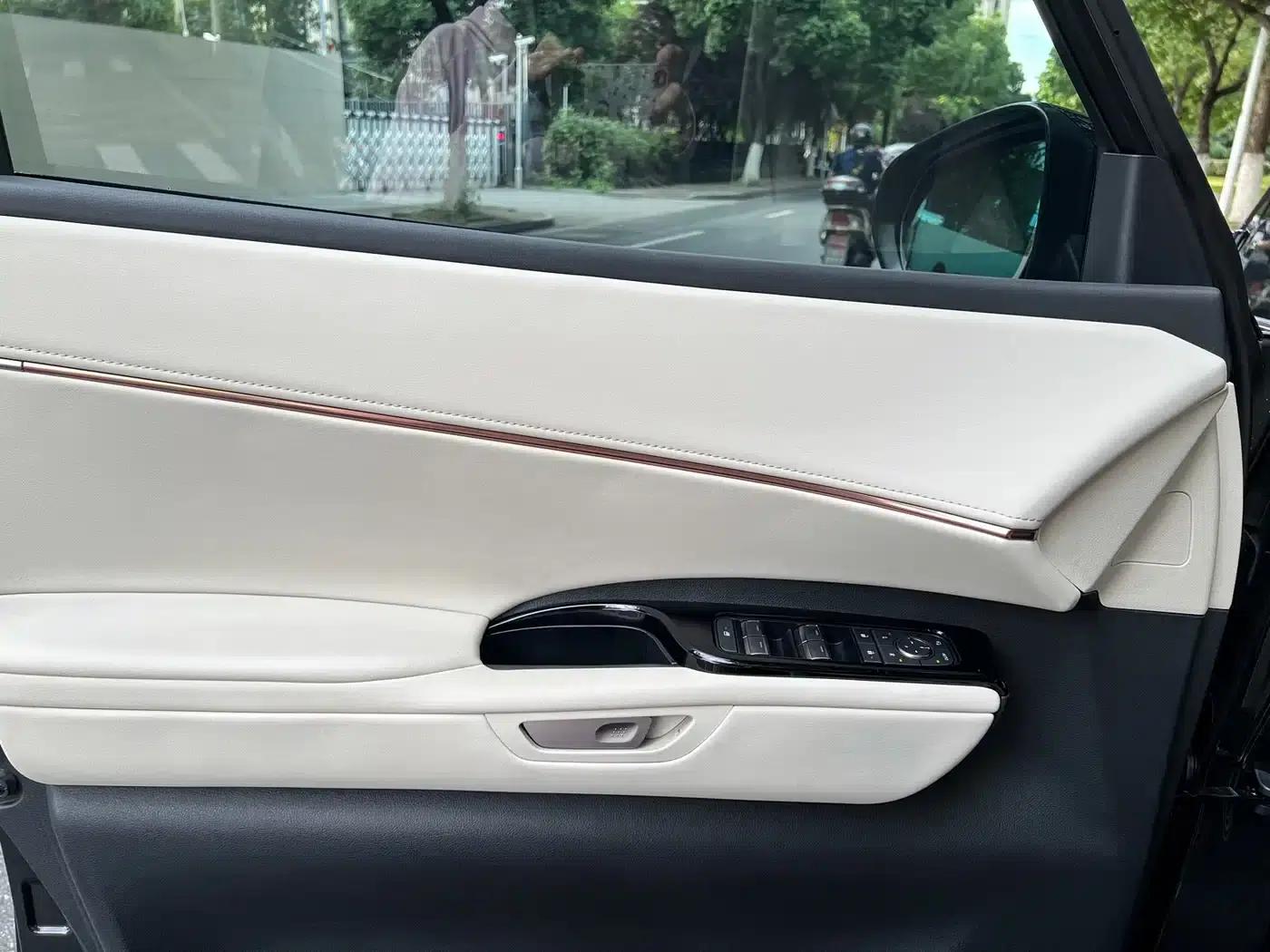 Lexus LM 2023 500h Six-Seat Premium Edition — миниатюра 15