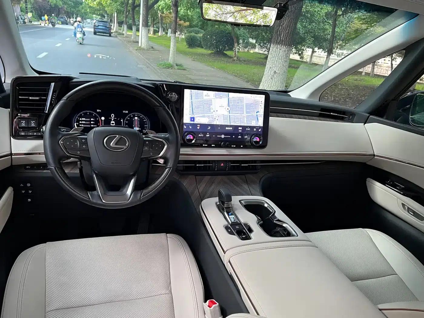 Lexus LM 2023 500h Six-Seat Premium Edition — миниатюра 17