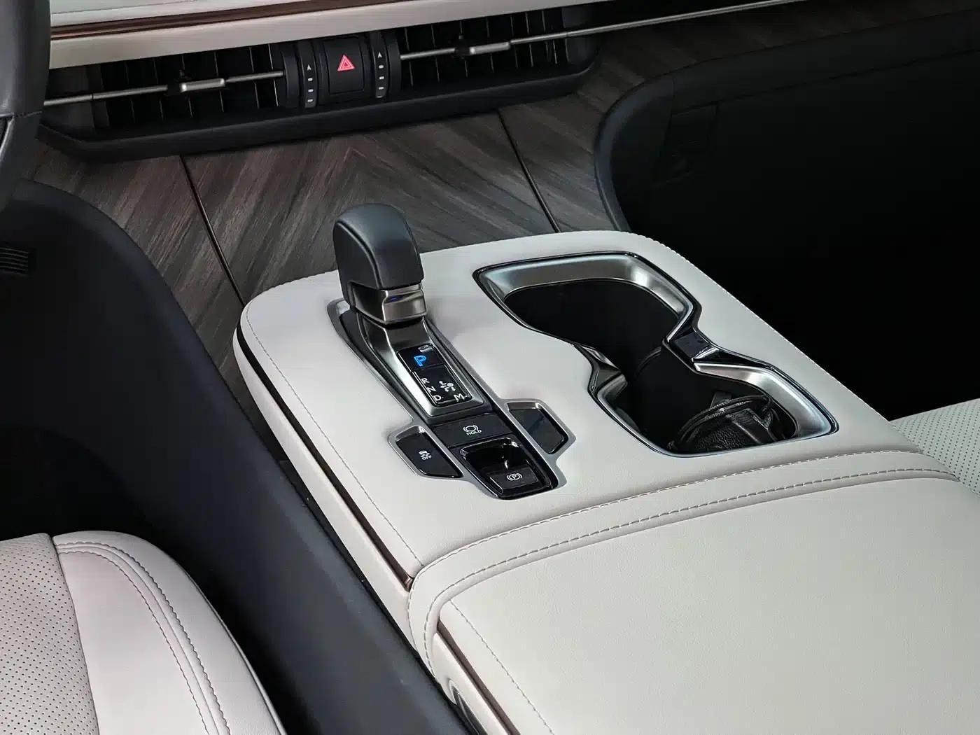 Lexus LM 2023 500h Six-Seat Premium Edition — миниатюра 20