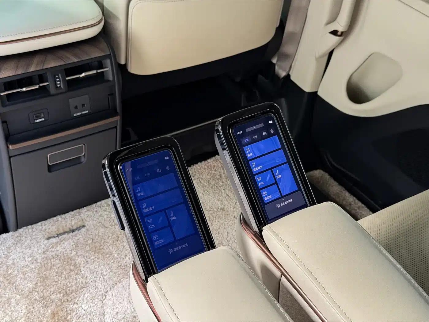 Lexus LM 2023 500h Six-Seat Premium Edition — миниатюра 21