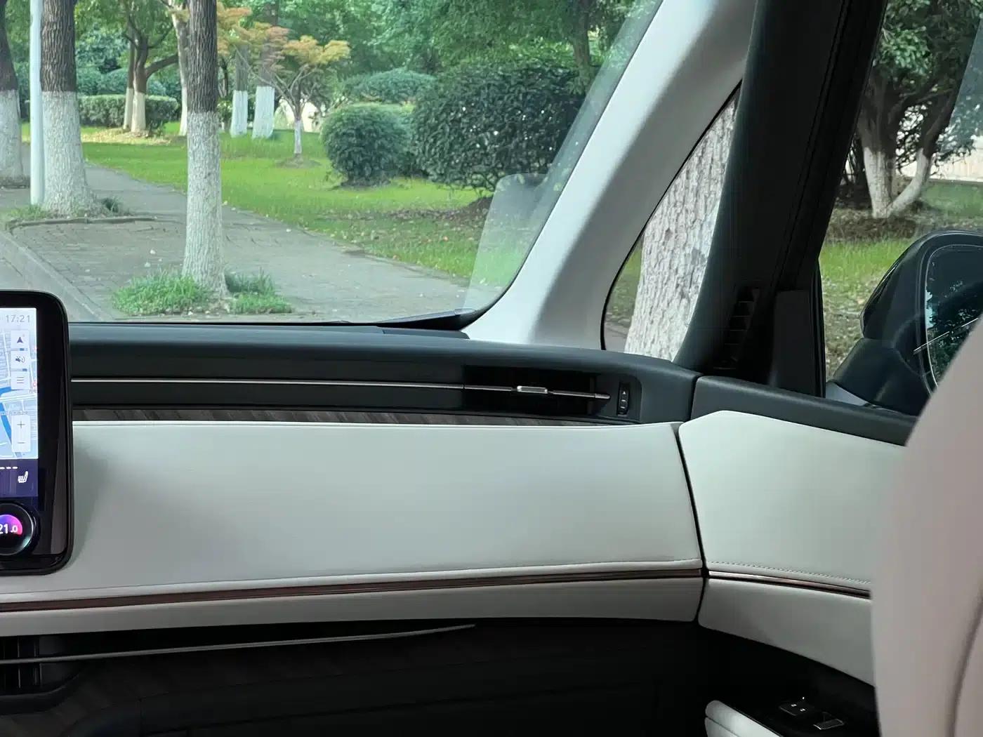 Lexus LM 2023 500h Six-Seat Premium Edition — миниатюра 22