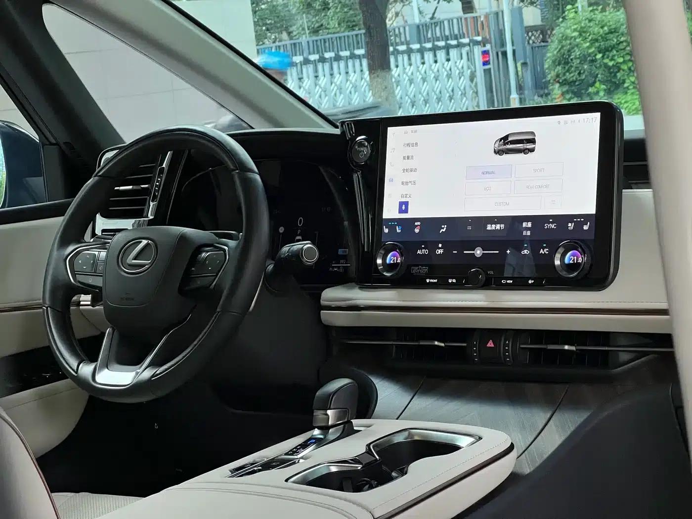 Lexus LM 2023 500h Six-Seat Premium Edition — миниатюра 27